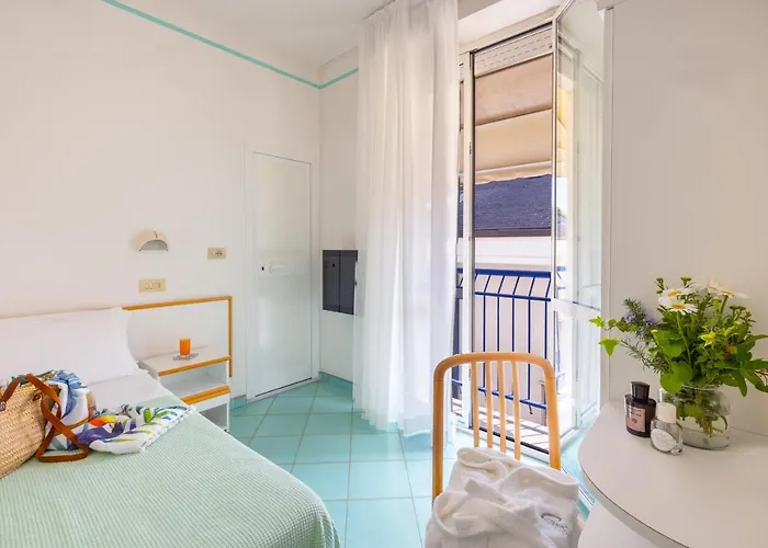 מלון Caprice - In Centro A 3*